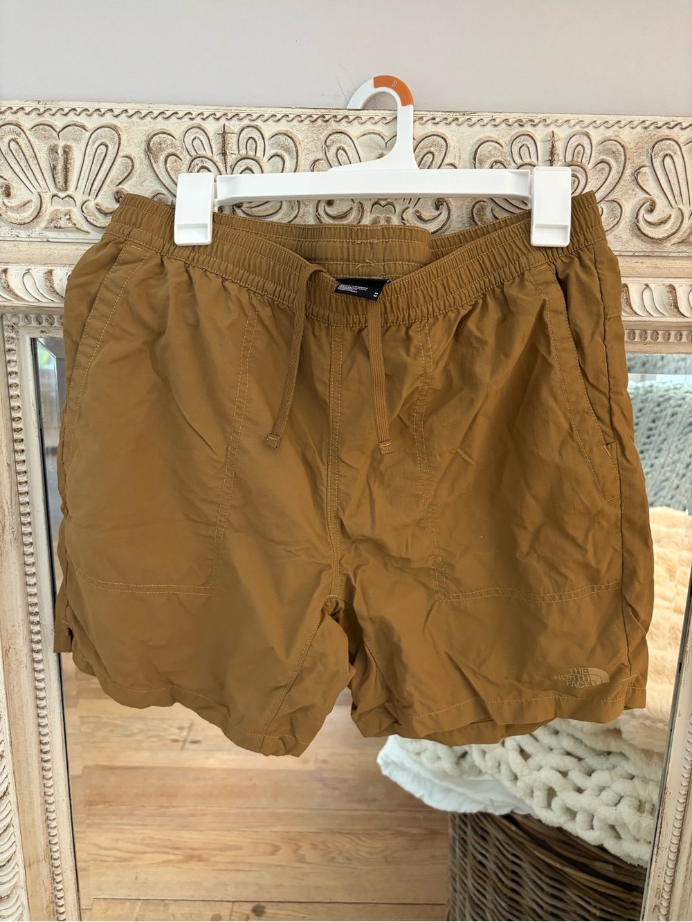 The North Face brown men’s medium Shorts